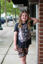Load image into Gallery viewer, Tassels black T-shirt loepard Shorts sets
